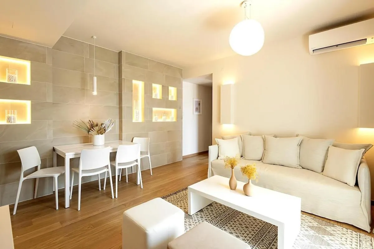 Serene City-Center Penthouse In Prominent Location Thessaloníki Grekland